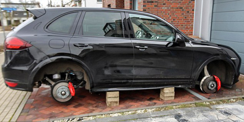 เลวาน โดนแฟน ดอร์ทมุนด์ ขโมยล้อรถพอร์ช